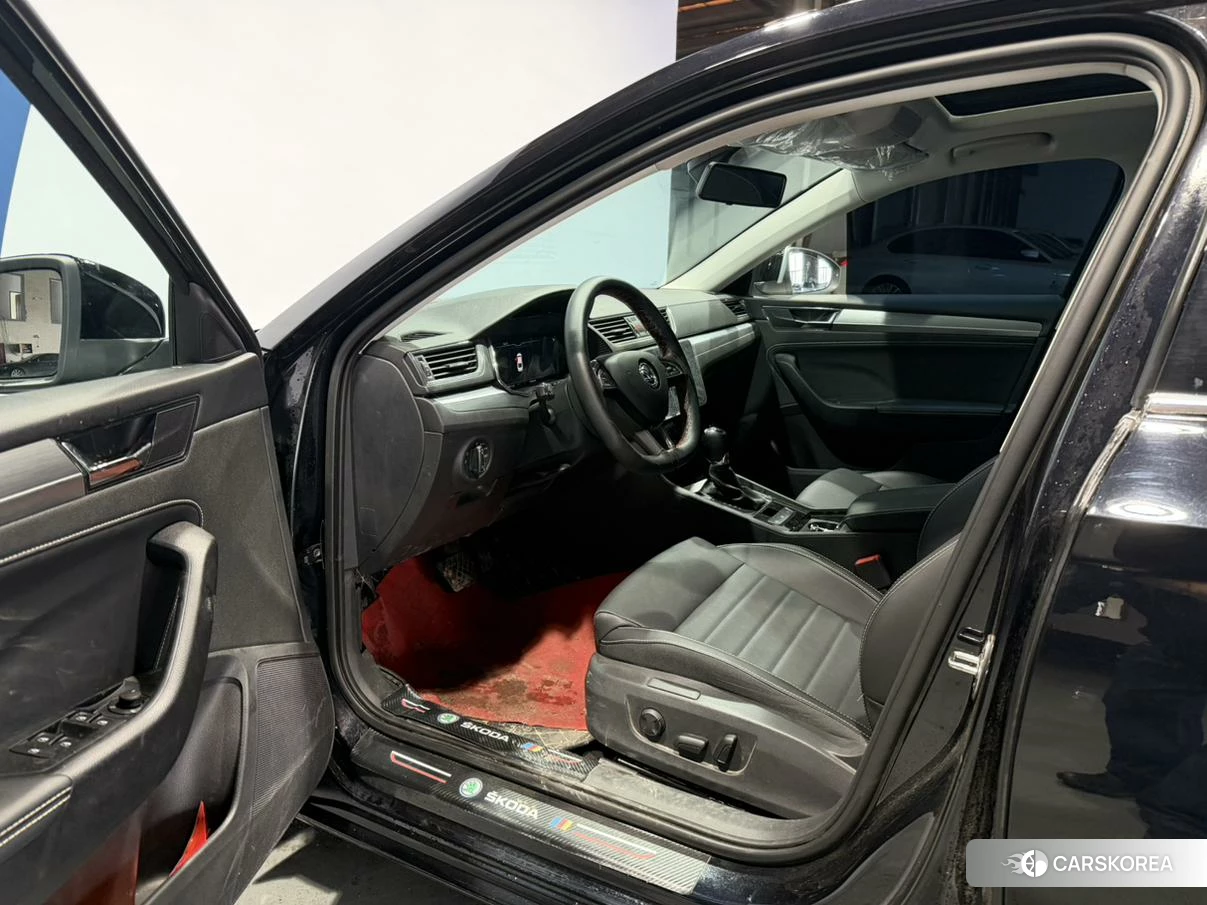 Skoda Superb 2023 Черный из Китая