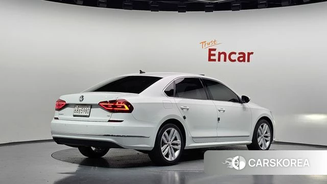 Volkswagen The New Passat 2018 Белый из Кореи