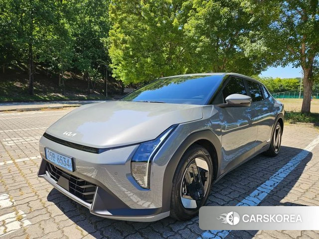 Kia EV4 2025 Серебристо-серый из Кореи