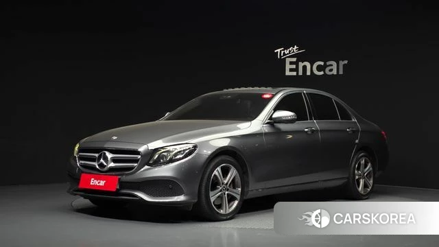 Mercedes-Benz E-Class W213 2018 Серебристо-серый из Кореи