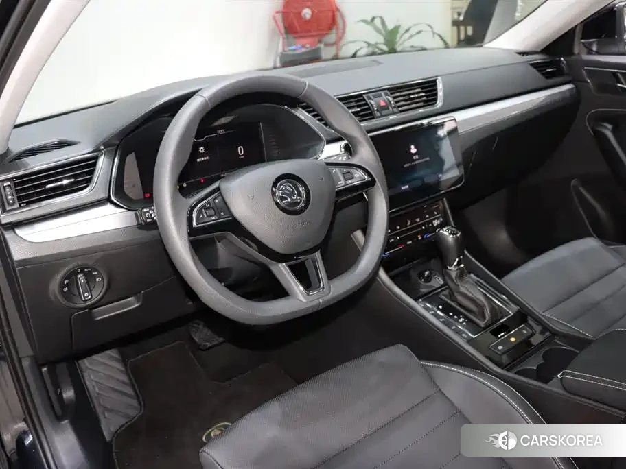 Skoda Superb 2024 Черный из Китая