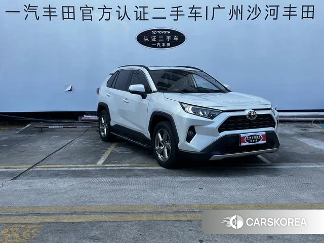 Toyota RAV4 2021 Белый из Китая