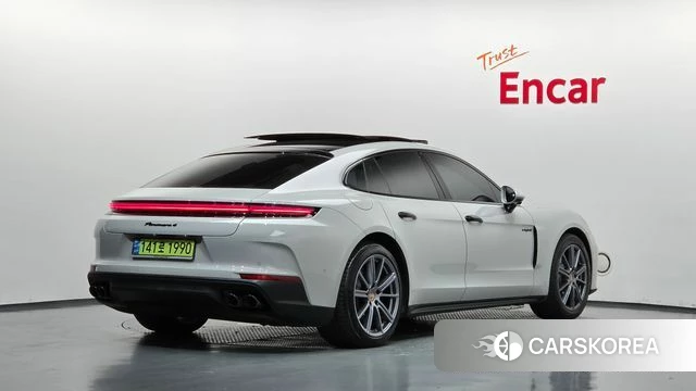 Porsche Panamera (976) 2025 Серебристо-серый из Кореи