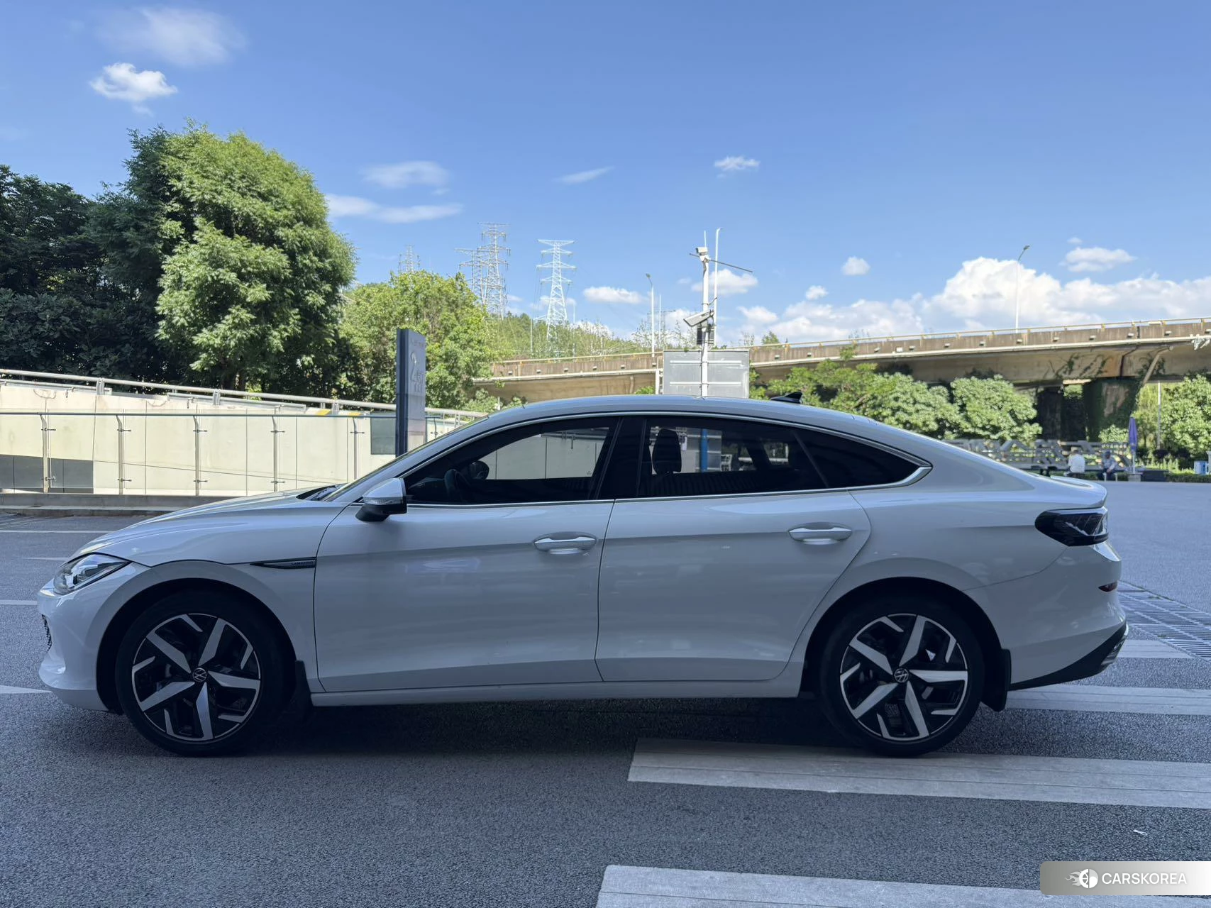 Volkswagen Lamando 2022 Белый из Китая