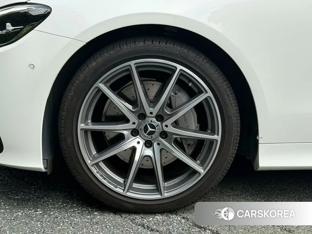 Mercedes-Benz E-Class 2021 Белый из Китая