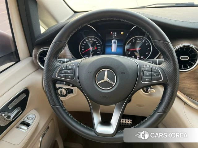 Mercedes-Benz V-Class 2022 Серебристо-серый из Китая