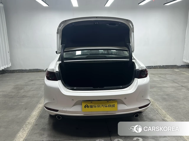 Mazda 3 2021 Белый из Китая