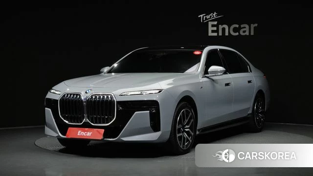 BMW 7 Series (G70) 2024 Светло-серебряный цвет из Кореи