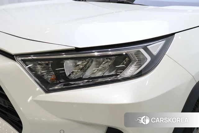 Toyota RAV4 2022 Белый из Китая