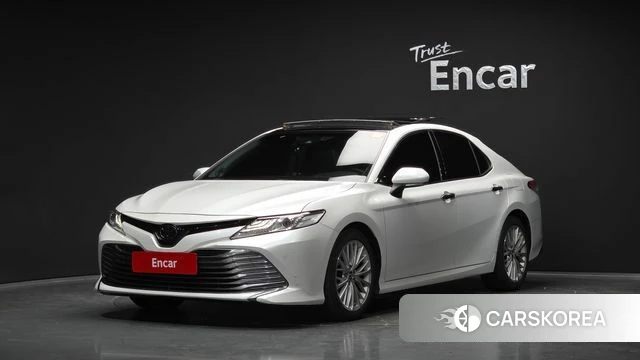 Toyota Camry (XV70) 2018 Белый из Кореи