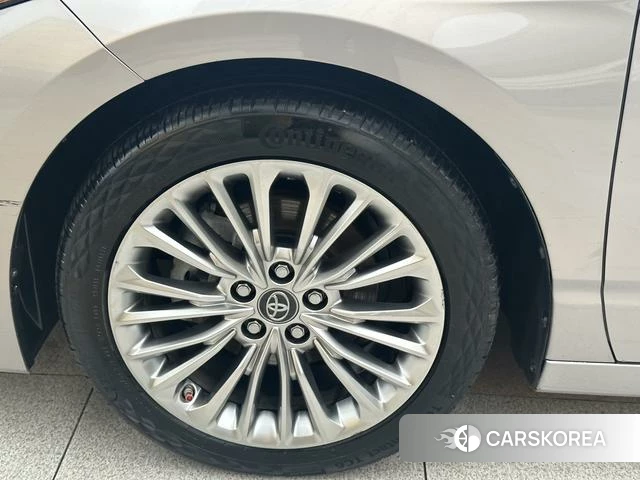Toyota Avalon 2021 Серебристо-серый из Китая
