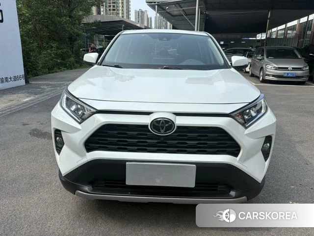Toyota RAV4 2021 Белый из Китая