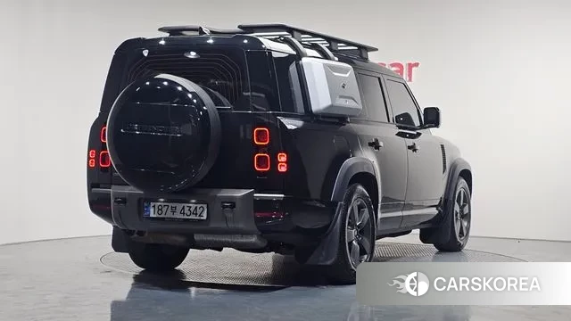 Land Rover Defender (L663) 2024 Черный из Кореи