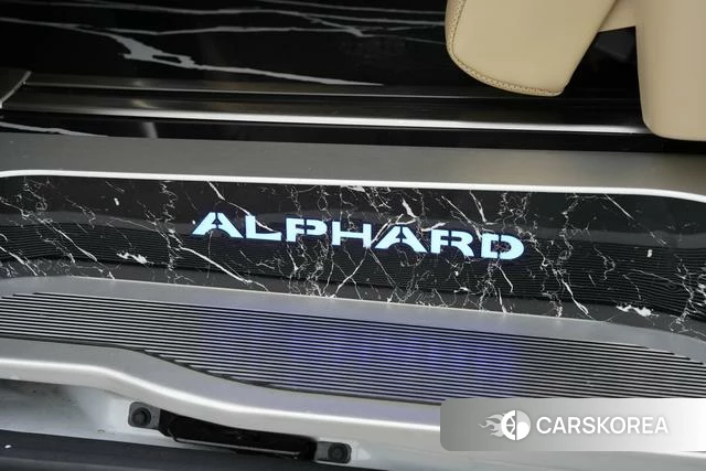 Toyota Alphard 2023 Белый из Китая