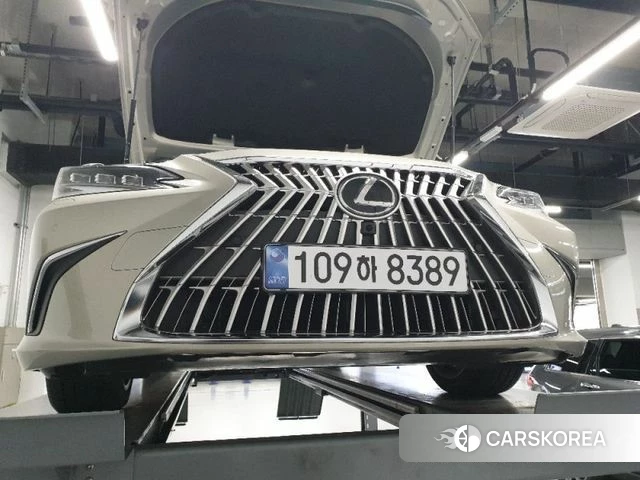 Lexus ES300h 7th generation 2026 Белый из Кореи