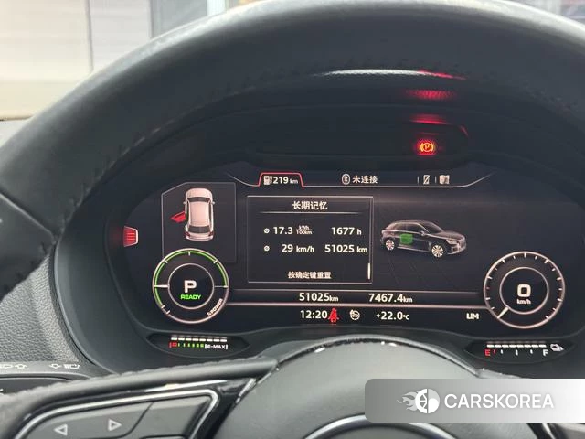 Audi Q2L 2021 Темно-серый из Китая