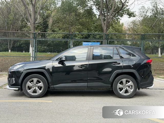 Toyota RAV4 2022 Черный из Китая