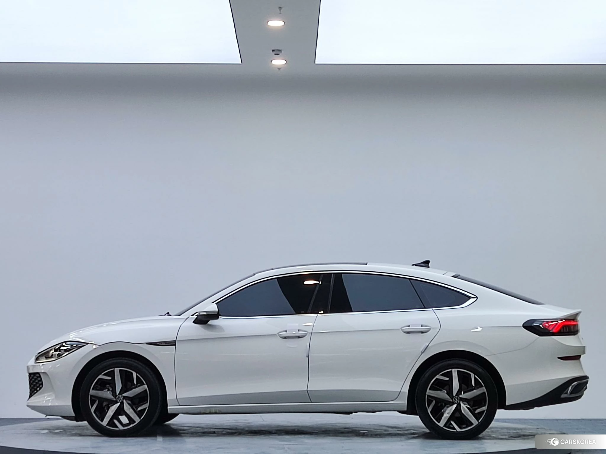 Volkswagen Lamando 2023 Белый из Китая