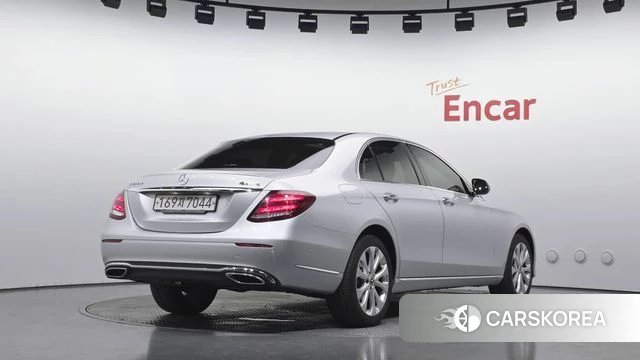 Mercedes-Benz E-Class W213 2019 Серебряный из Кореи