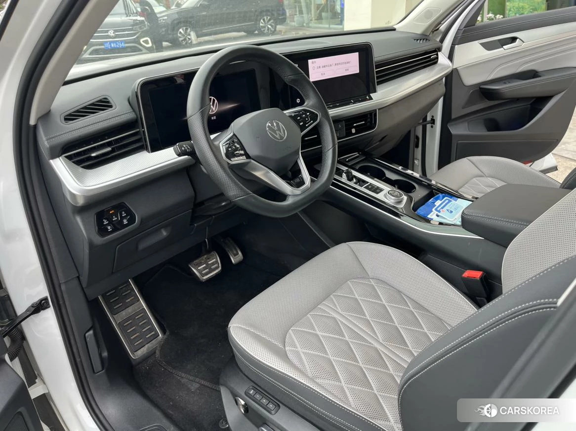 Volkswagen Tavendor 2022 Белый из Китая