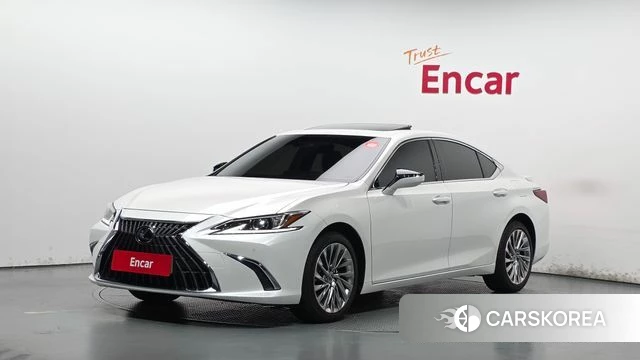 Lexus ES300h 7th generation 2024 Белый из Кореи