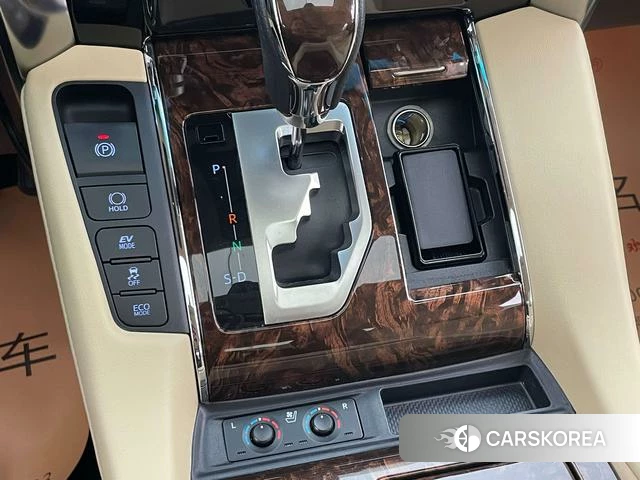 Toyota Alphard 2022 Белый из Китая