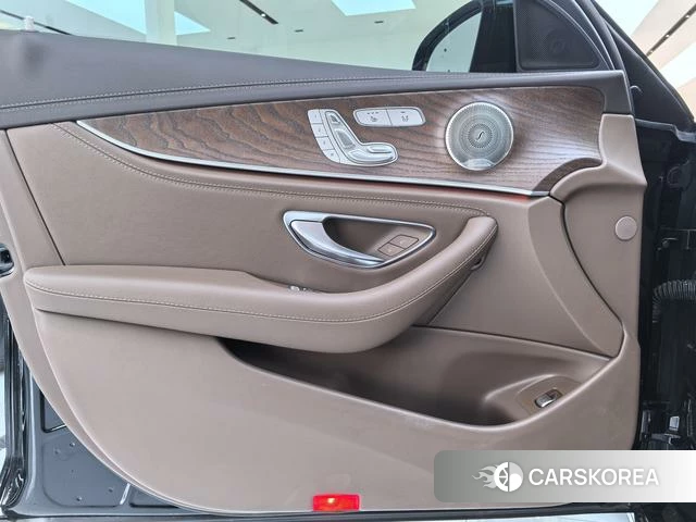 Mercedes-Benz E-Class 2023 Черный из Китая