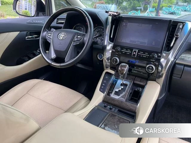 Toyota Alphard 2023 Белый из Китая