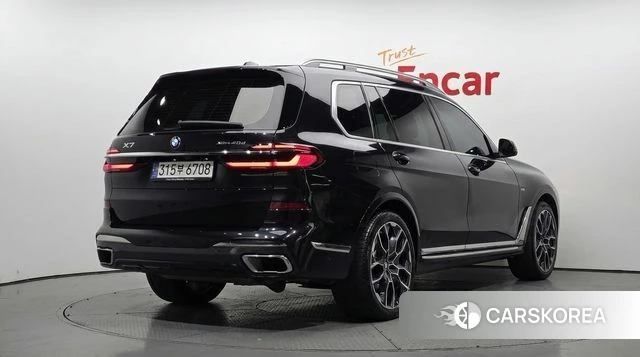 BMW X7 (G07) 2023 Черный из Кореи