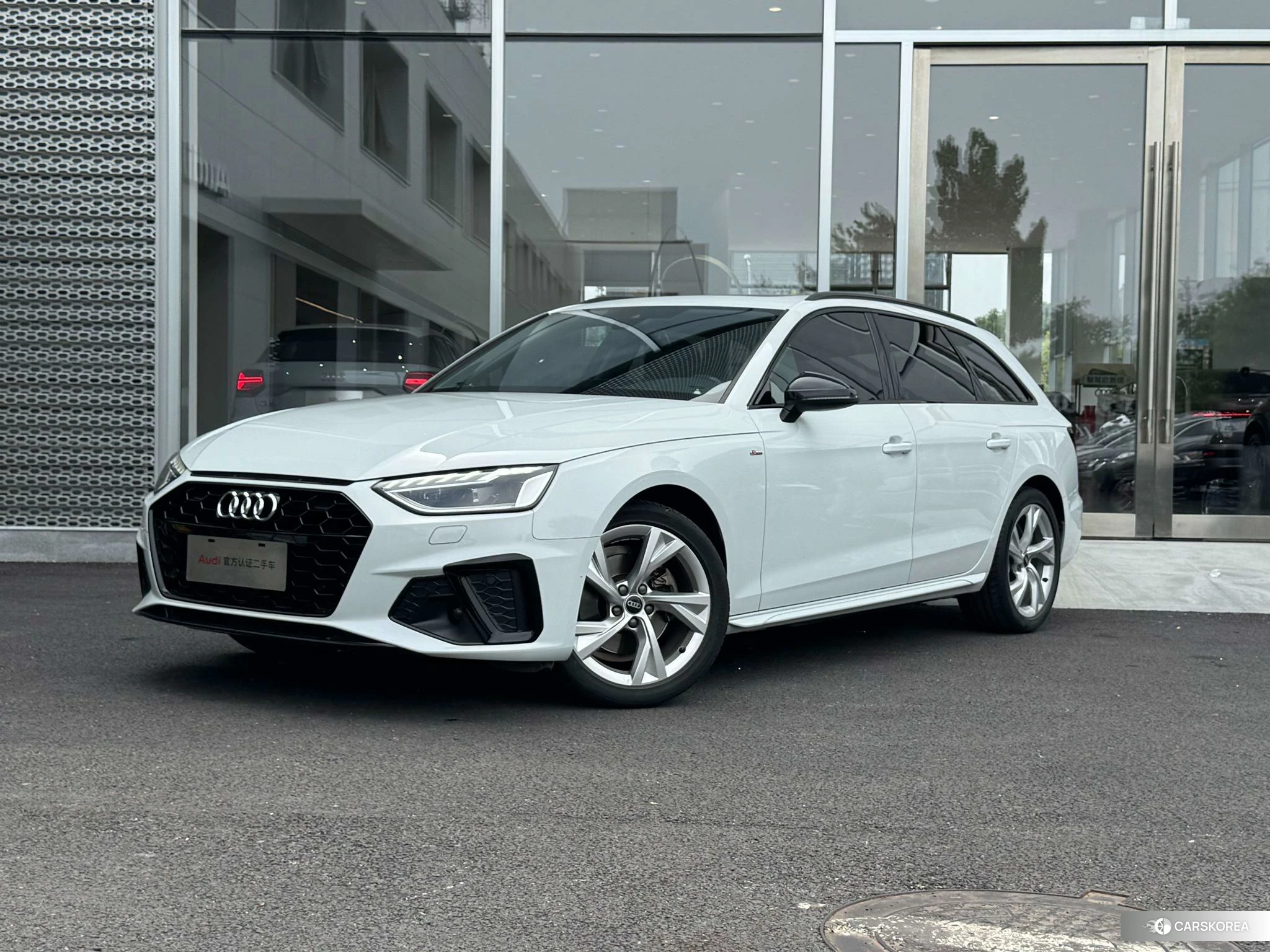 Audi A4L 2022 Белый из Китая