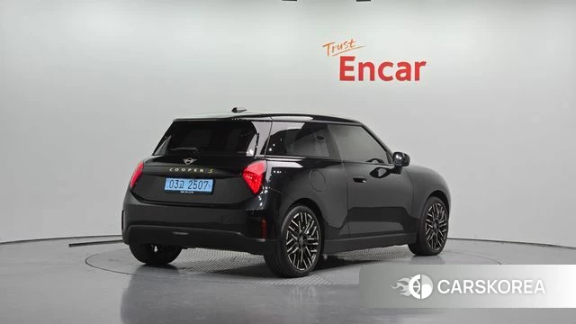 Mini Cooper Electric 4th Generation 2024 Черный из Кореи