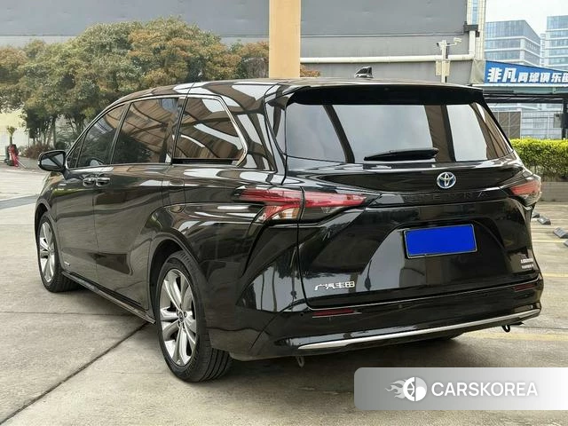 Toyota Sienna 2023 Черный из Китая