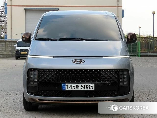 Hyundai Staria 2023 Серебряный из Кореи