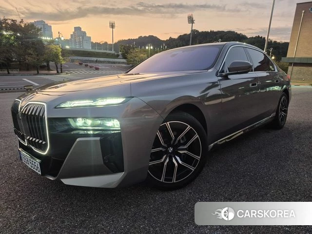 BMW 7 Series (G70) 2024 Серебристо-серый из Кореи