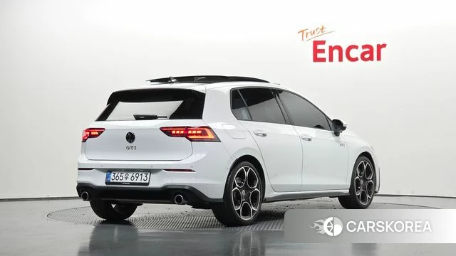 Volkswagen Golf 8th Generation 2025 Белый из Кореи