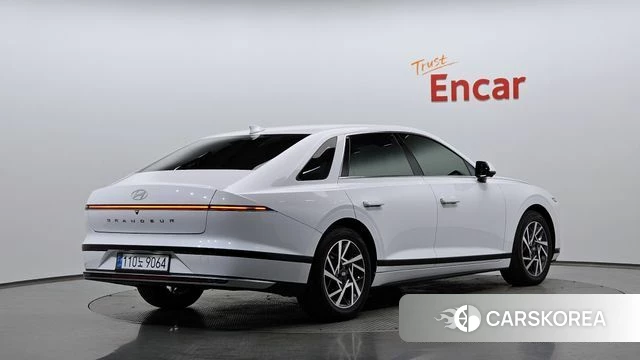 Hyundai Grandeur Hybrid (GN7) 2023 Белый из Кореи