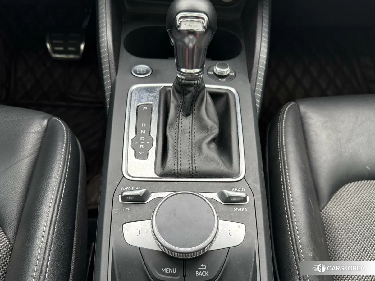 Audi Q2L 2019 Белый из Китая