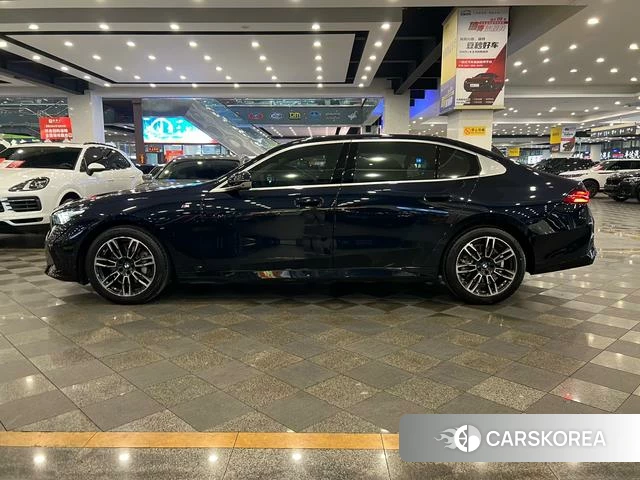 BMW 5 series 2025 Черный из Китая