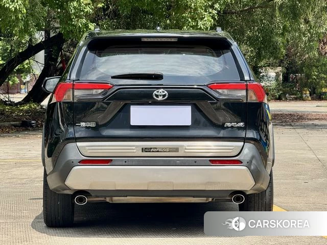 Toyota RAV4 2022 Черный из Китая