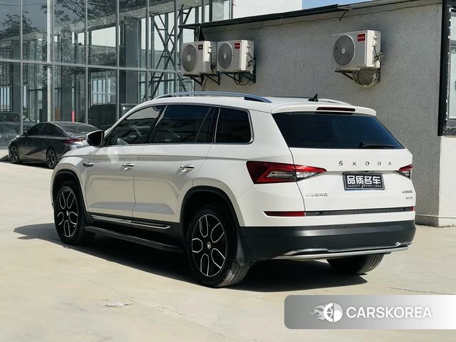 Skoda Kodiaq 2022 Белый из Китая