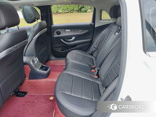 Mercedes-Benz E-Class 2023 Белый из Китая