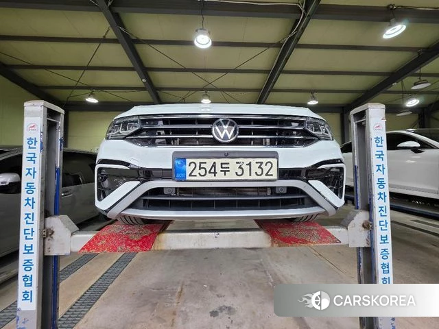 Volkswagen Tiguan second Generation 2023 Белый из Кореи