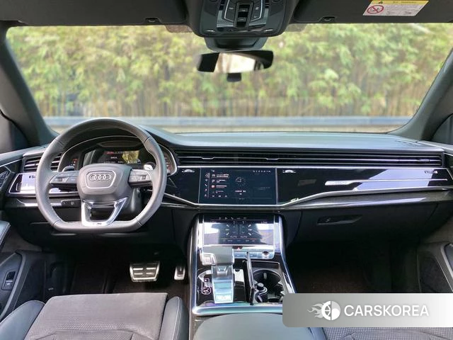 Audi Q8 2021 Черный из Китая