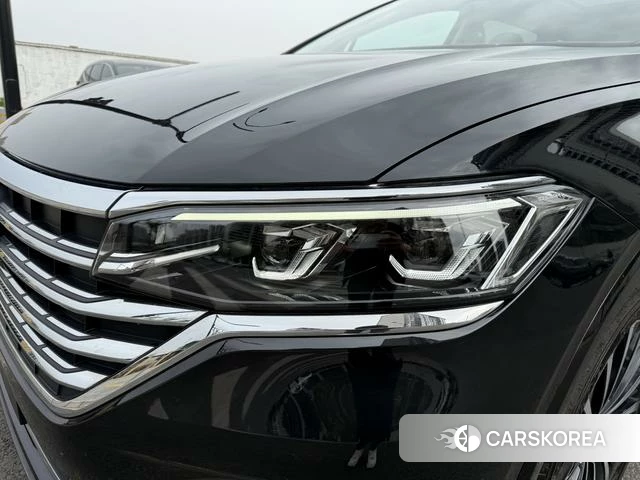 Volkswagen Viloran 2024 Черный из Китая