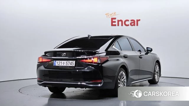 Lexus ES300h 7th generation 2025 Серый из Кореи