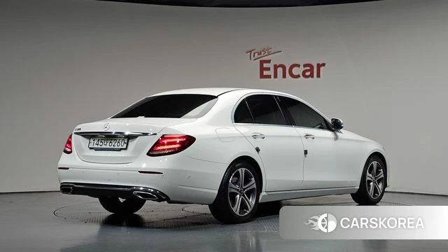 Mercedes-Benz E-Class W213 2019 Белый из Кореи
