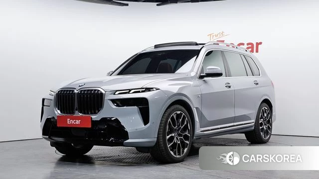 BMW X7 (G07) 2023 Светло-серебряный цвет из Кореи