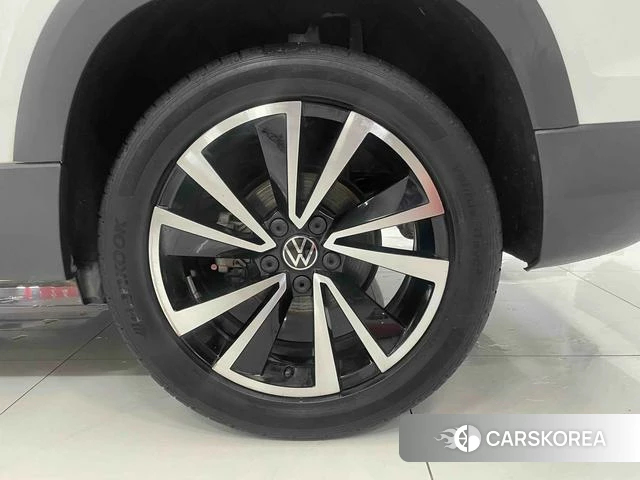 Volkswagen Tharu 2021 Белый из Китая