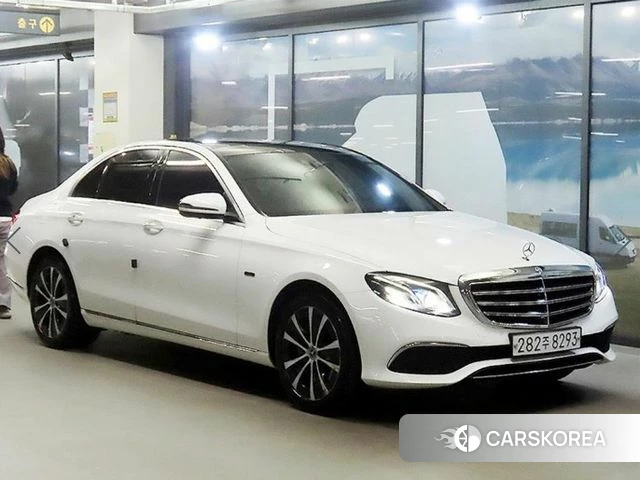 Mercedes-Benz E-Class W213 2019 Белый из Кореи