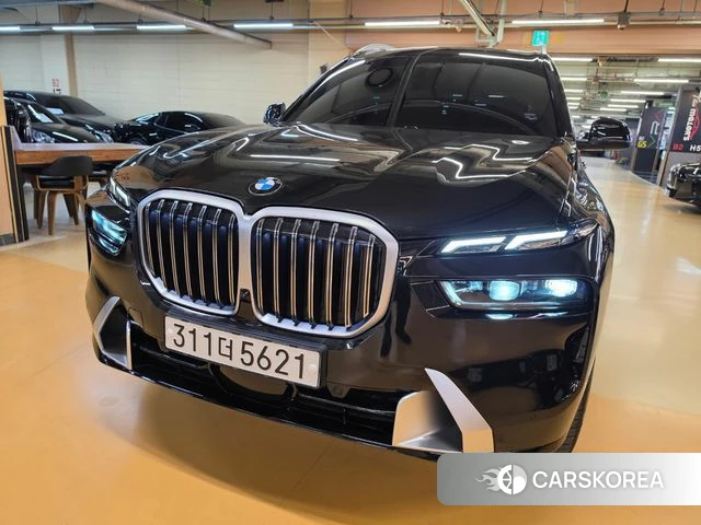 BMW X7 (G07) 2023 Черный из Кореи